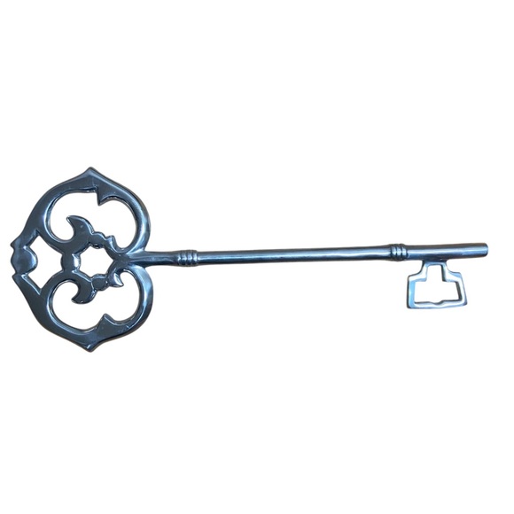 Large skeleton key wall decor hanging 27” - Picture 1 of 7